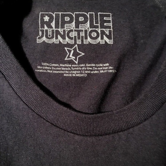 5/$25 The Hangover Large T-Shirt - Picture 3 of 4